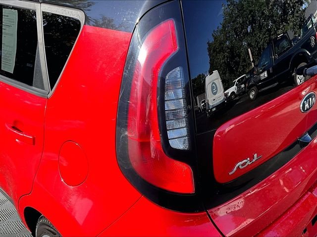 Used 2017 Red Kia Plus image 32