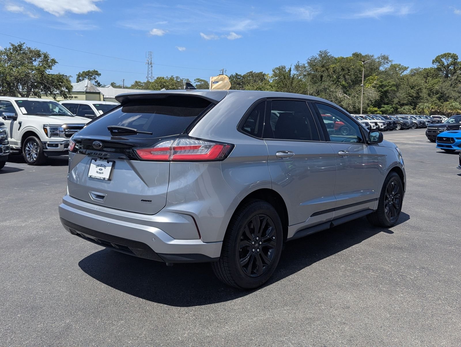 Used 2022 Silver Metallic Ford SE image 5