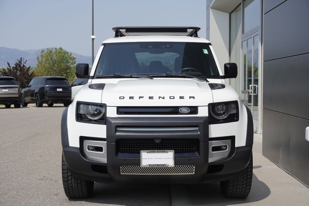 Used 2023 White Land Rover S image 5