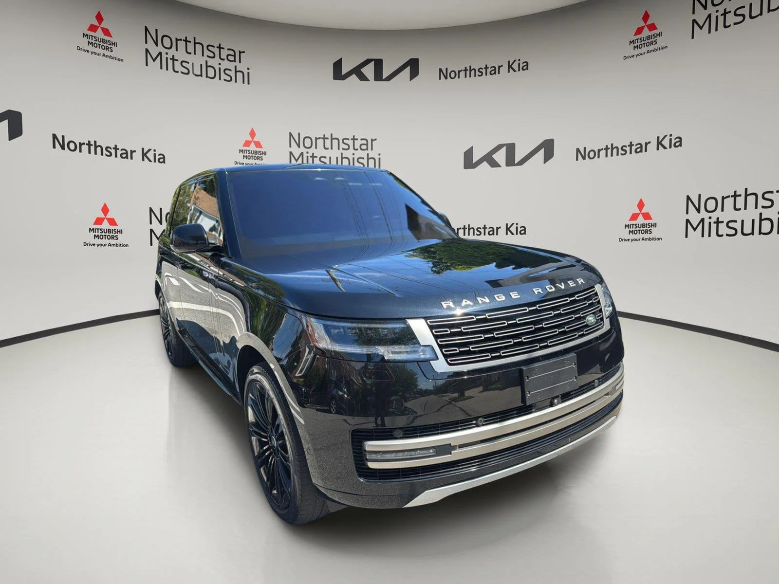 Used 2023 Santorini Black Metallic Land Rover SE image 8