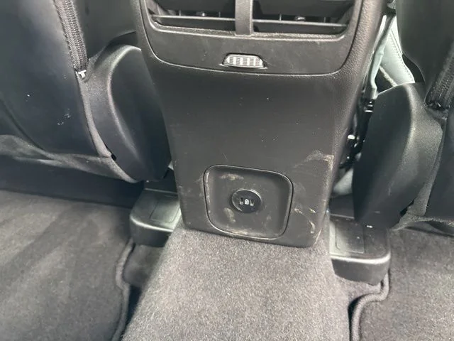 Used 2024  Ford Platinum image 26