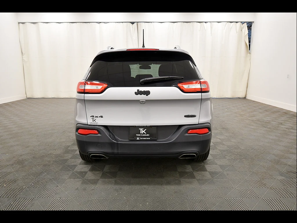 Used 2017 Billet Silver Metallic Clear Coat Jeep Latitude image 6