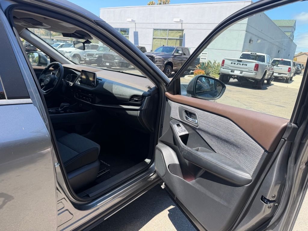 Used 2023 Gray Nissan SV image 16