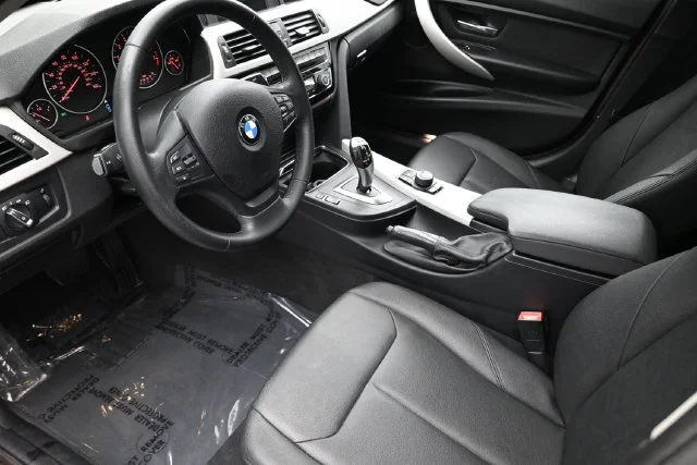 Used 2018 Red BMW 320i image 18