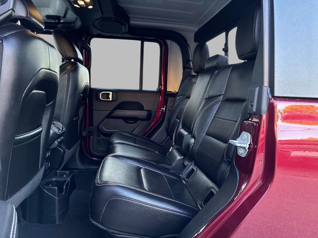 Used 2021  Jeep Overland image 15