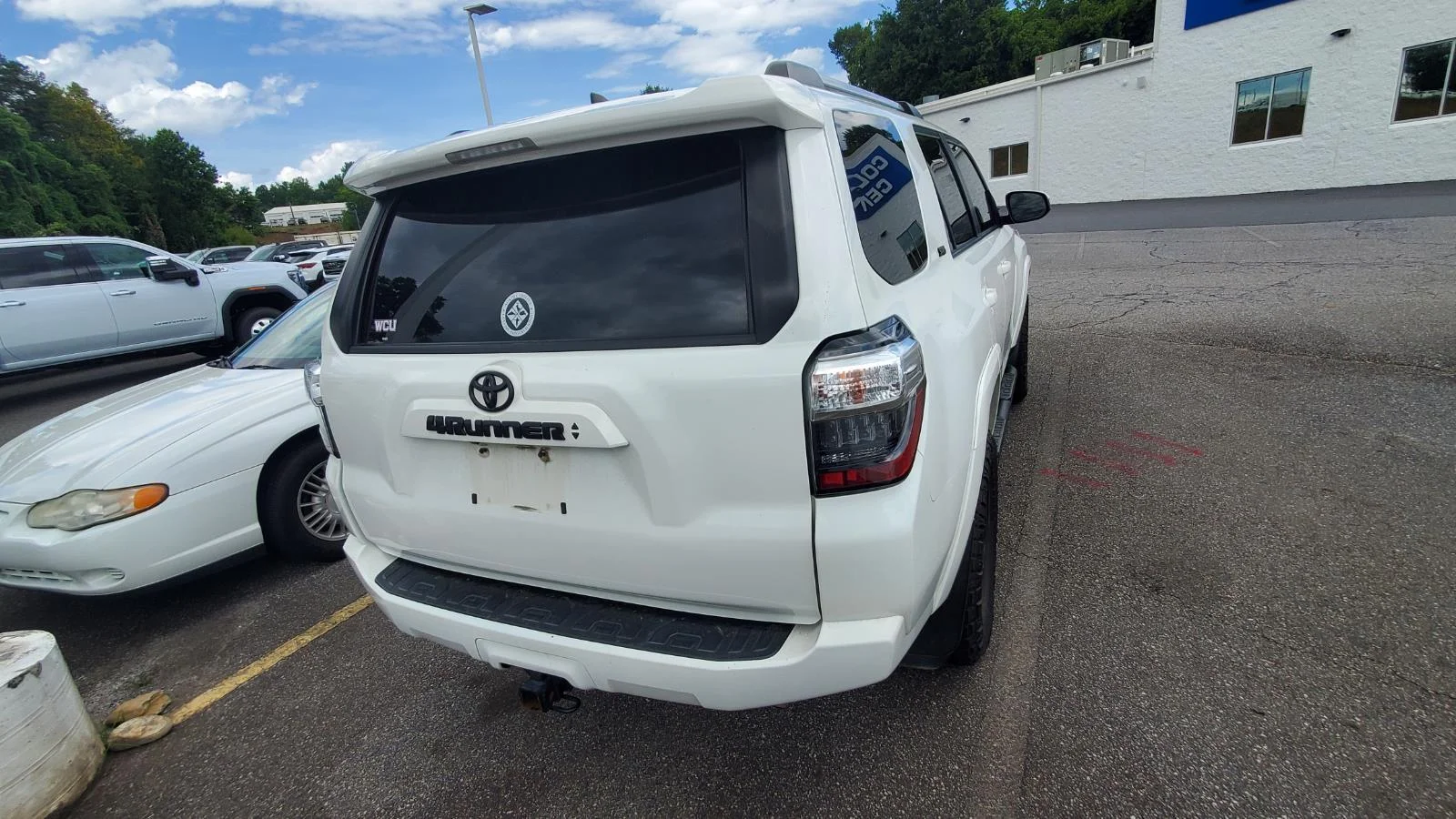 Used 2022 Super White Toyota SR5 image 9