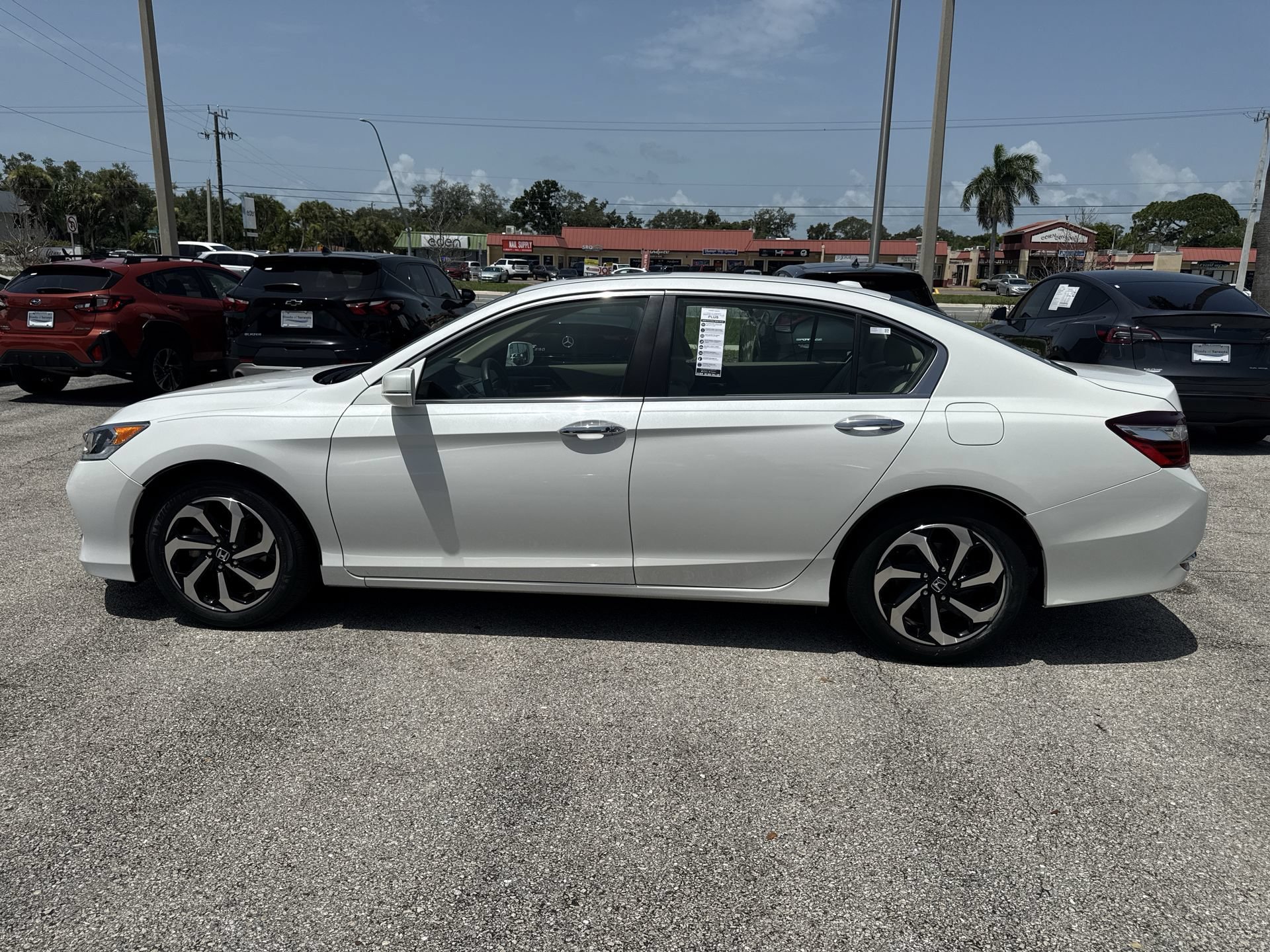 Used 2017 White Honda EX image 9