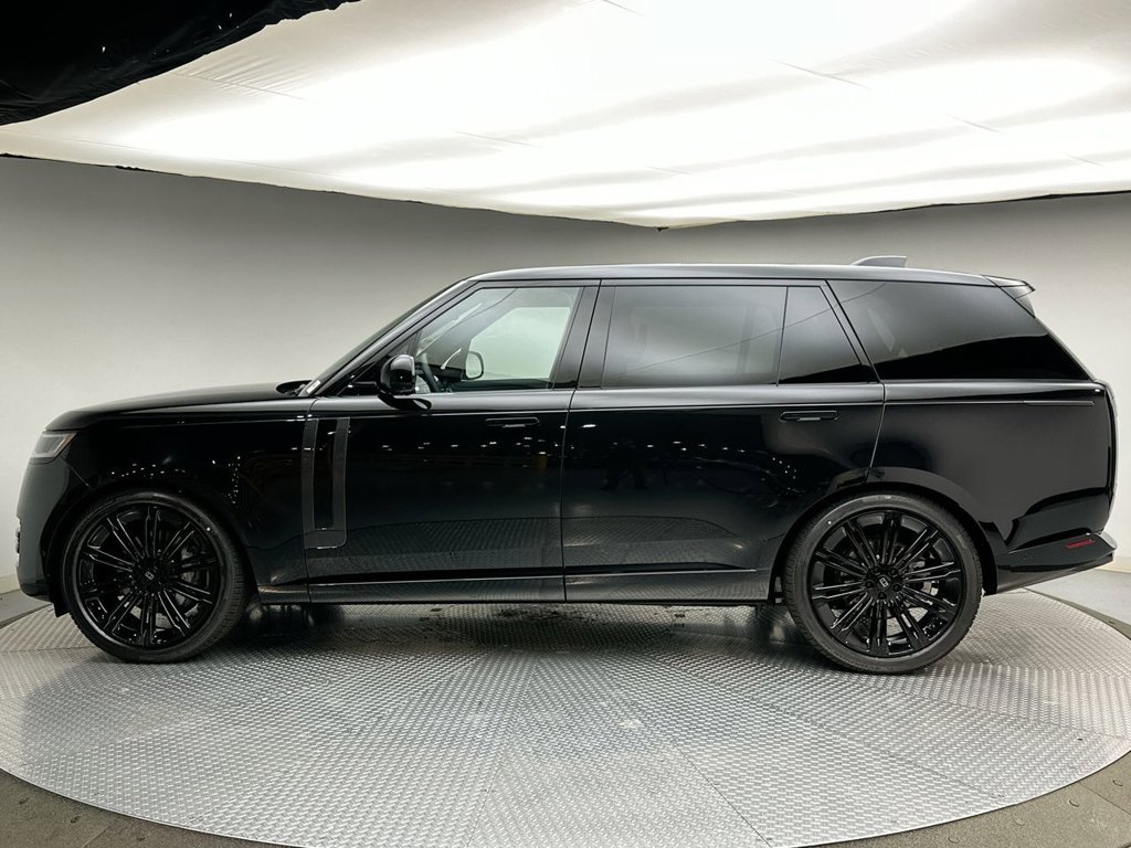 New 2027 Santorini Black Land Rover SE image 2