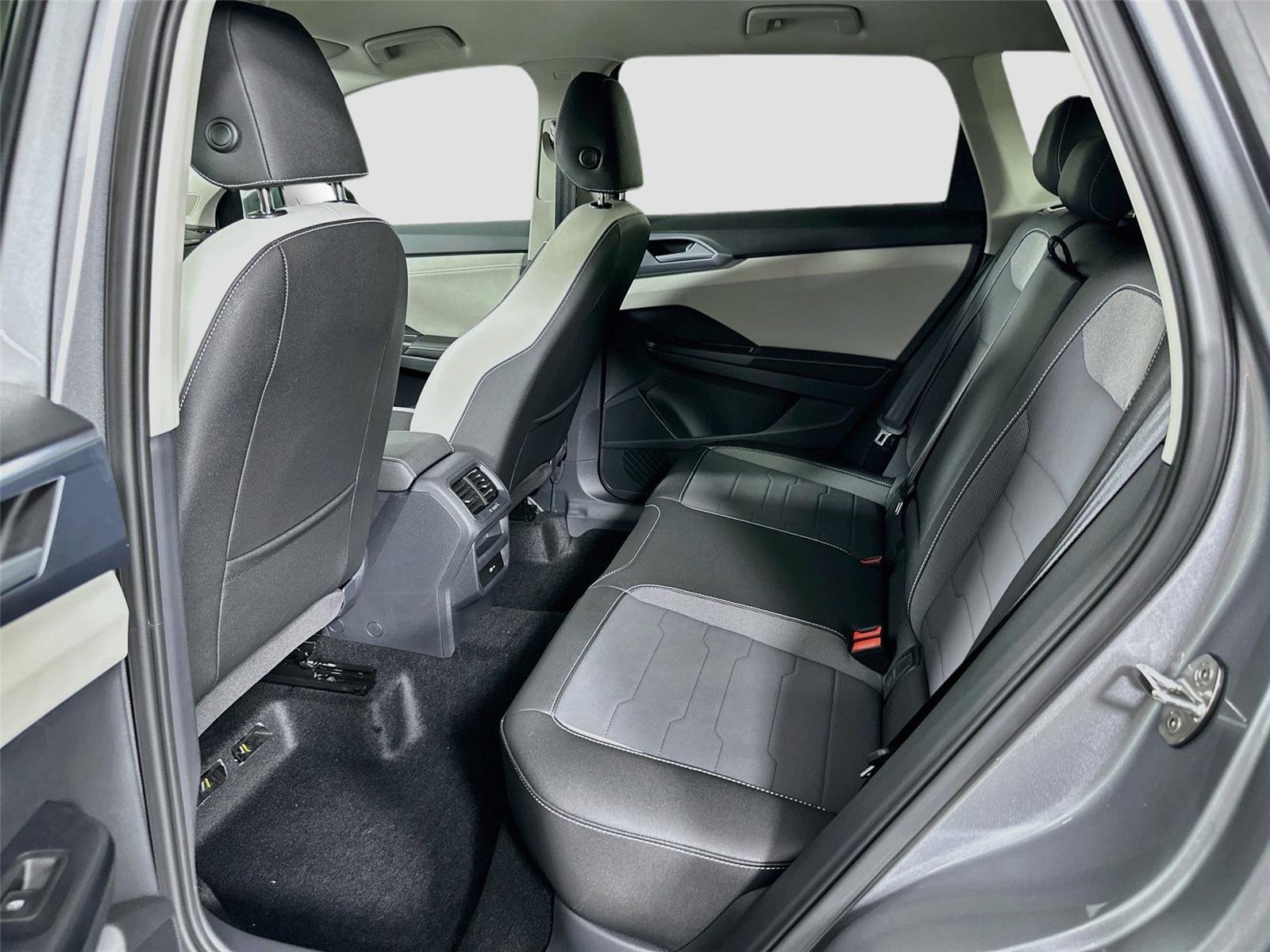 2025 Volkswagen Taos SE - Photo 19