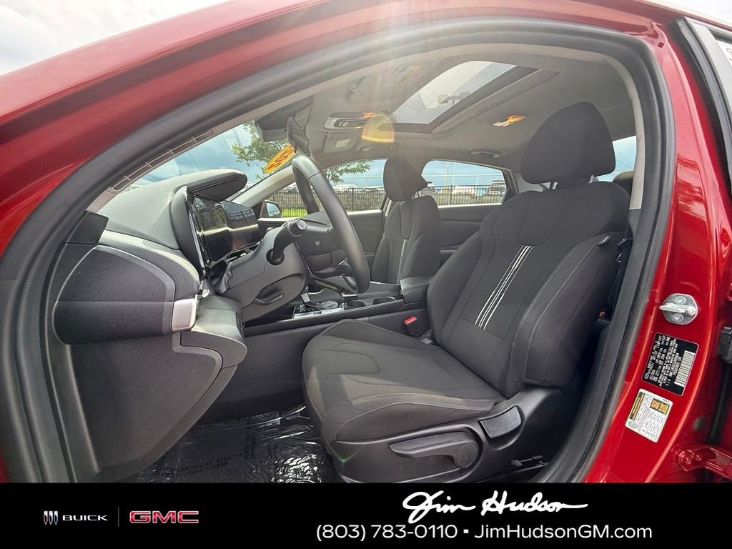 Certified Used 2025 Red Hyundai SEL Convenience image 6