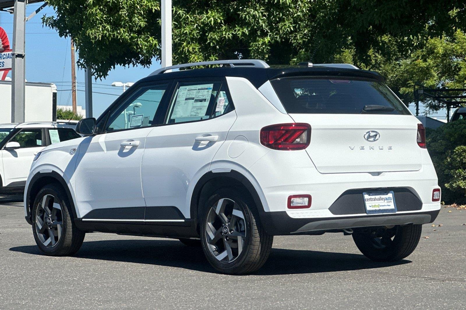 New 2026 Lunar White w/Black Roof Hyundai SEL w/Two-Tone Roof image 34