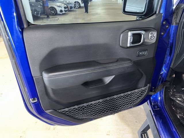 Used 2020 Ocean Blue Metallic Clearcoat Jeep Unlimited Sahara image 17