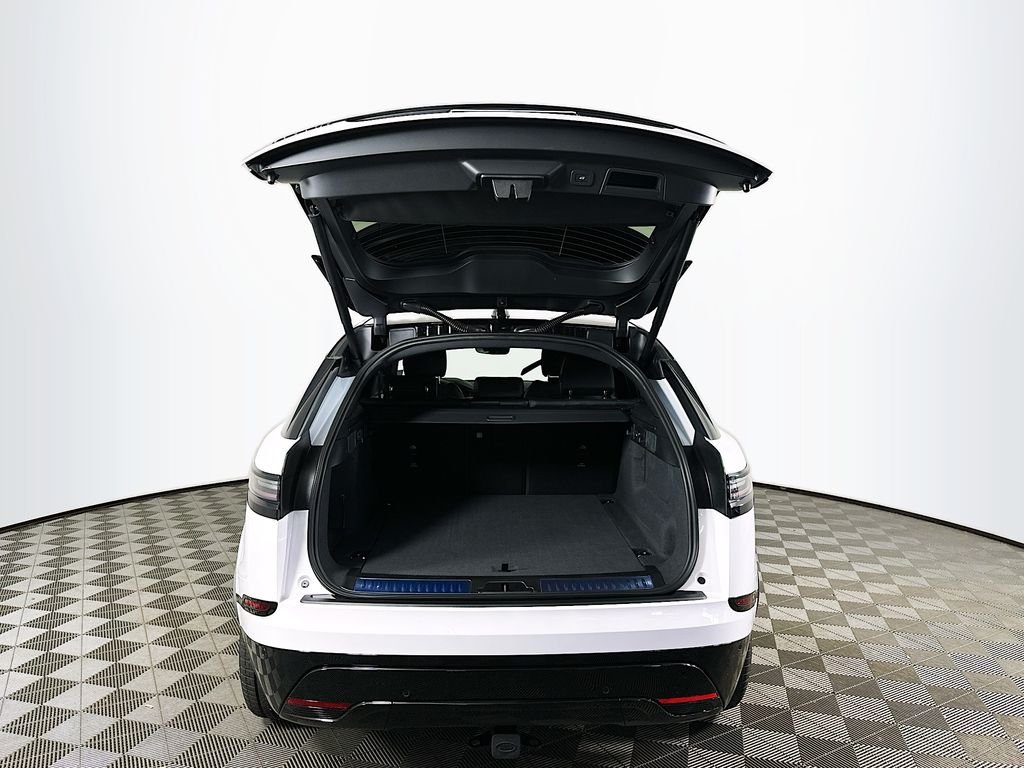 New 2026 Ostuni Pearl White Land Rover Belgravia P250 image 28