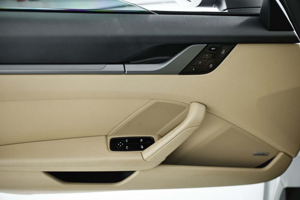 Used 2020 White Porsche Carrera 4S image 21