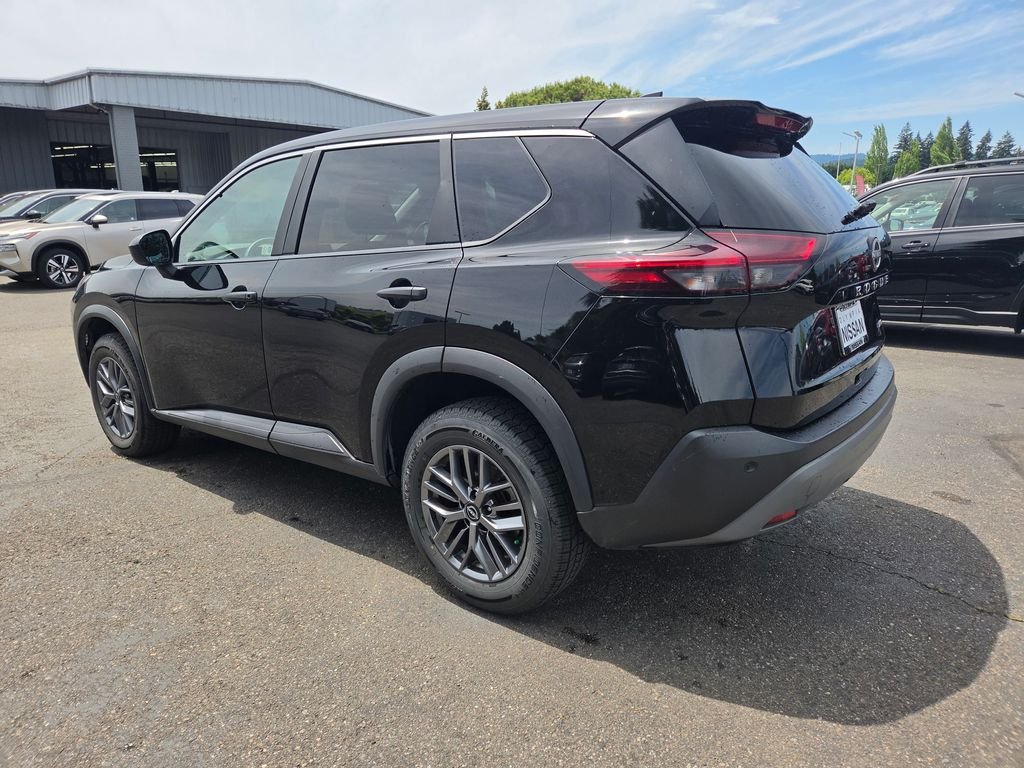 Used 2023 Black Nissan S image 4