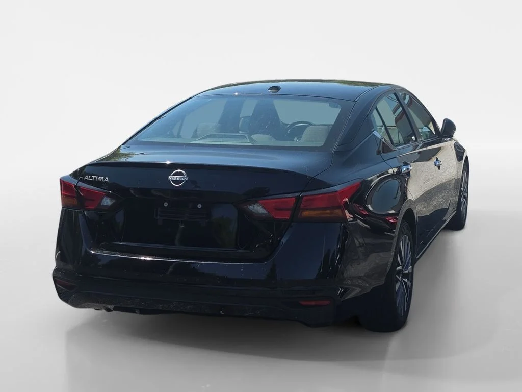 2025 Nissan Altima SV - Photo 8