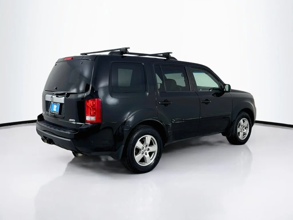 Used 2011 Crystal Black Pearl Honda EX-L image 7