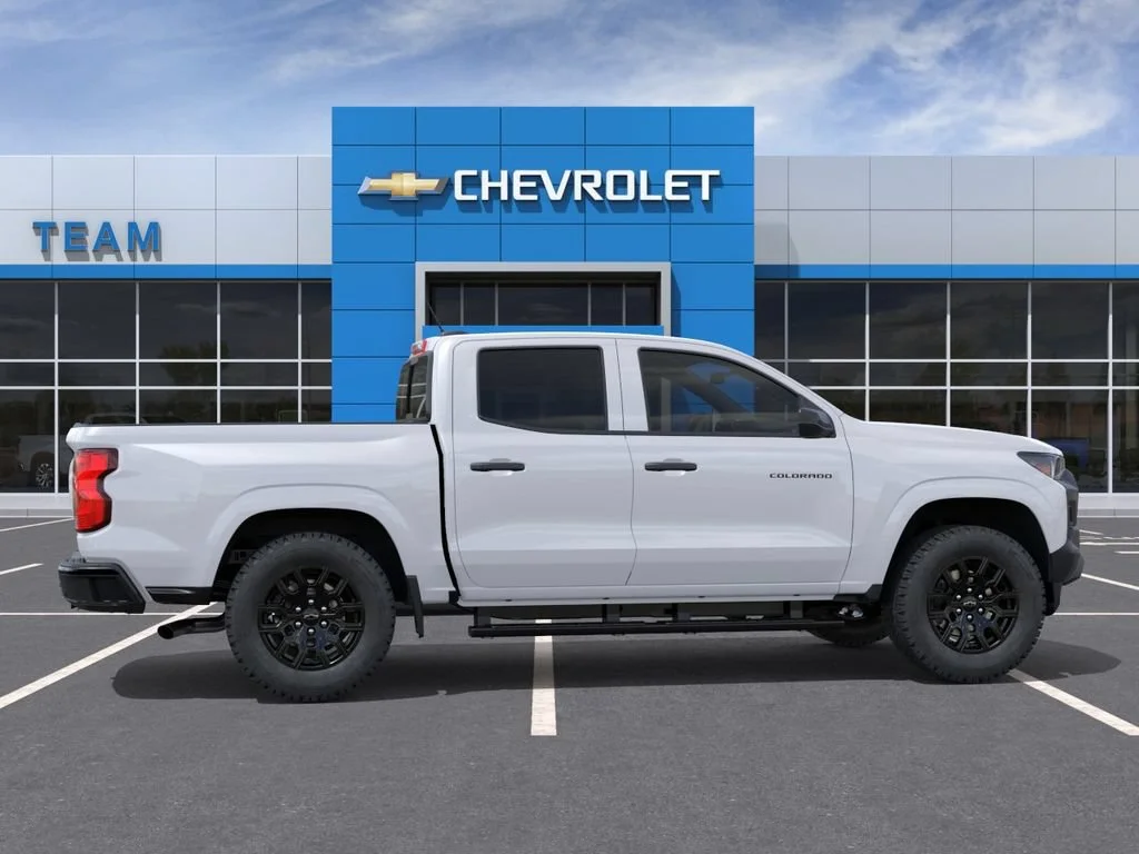 New 2026 Summit White Chevrolet WT image 5