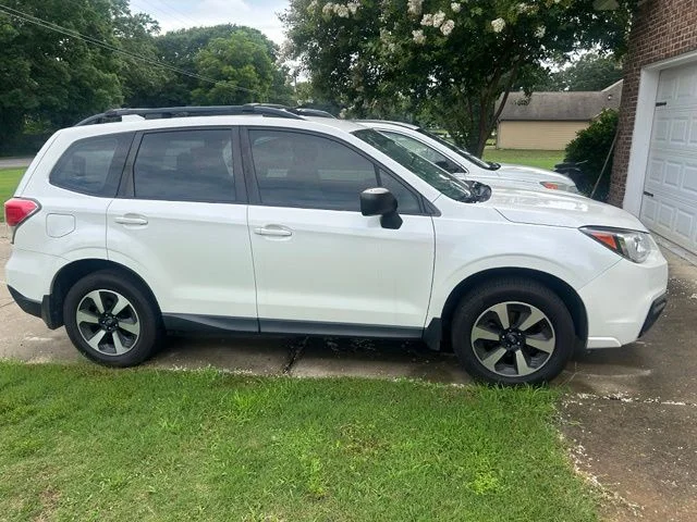 Used 2018 White Subaru 2.5i image 1