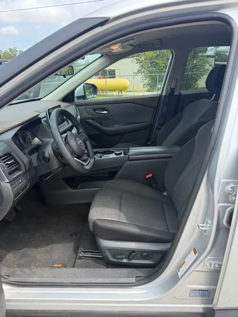 Used 2023 Silver Nissan SV image 3