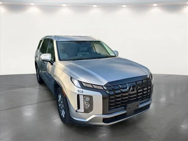 Used 2025 Silver Hyundai SEL image 9