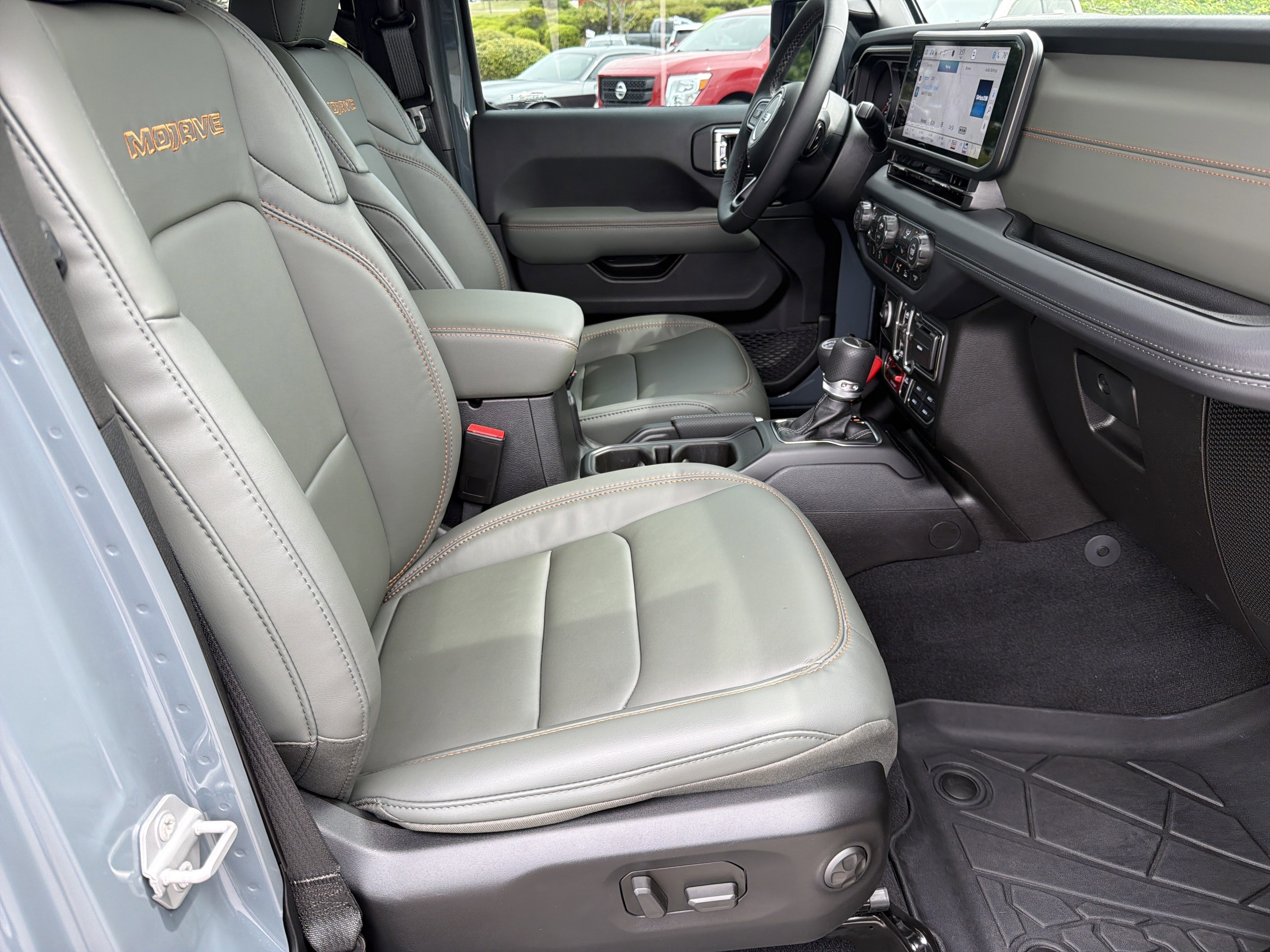 Used 2025 Anvil Clearcoat Jeep Mojave image 24