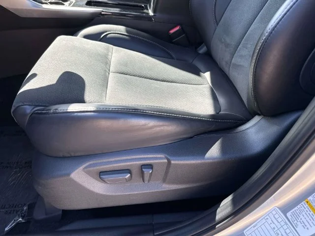 Used 2025 Silver Mitsubishi SE image 33
