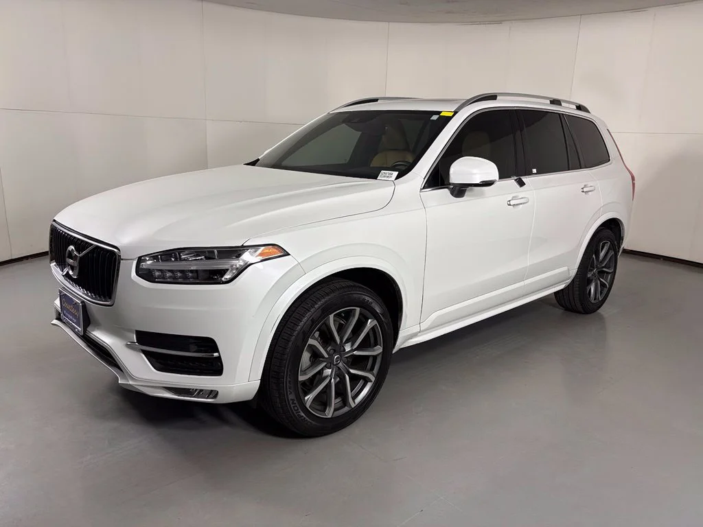 Used 2019 White Volvo T6 Momentum image 4