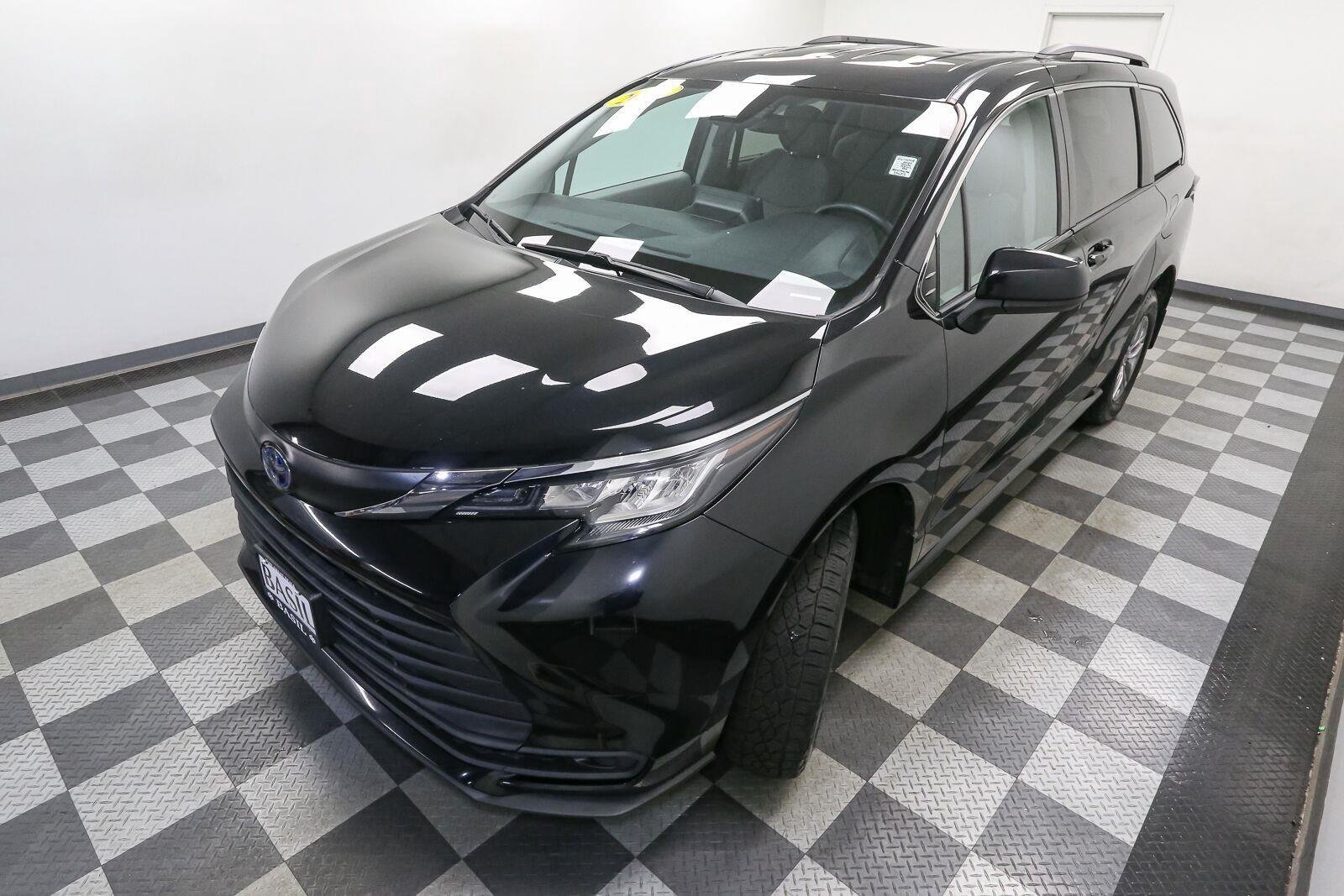 Used 2022 Midnight Black Metallic Toyota LE 8-Passenger image 6