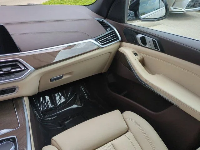 Used 2019 Beige BMW xDrive40i image 16