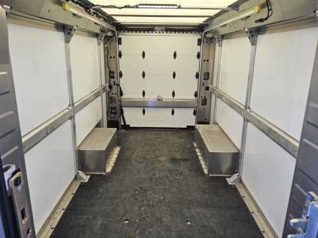 Used 2024 Oyster White BrightDrop EJY image 6