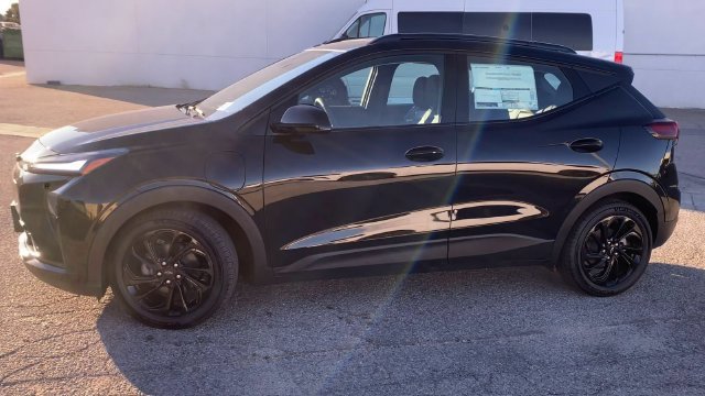 2027 Chevrolet Bolt RS - Photo 9