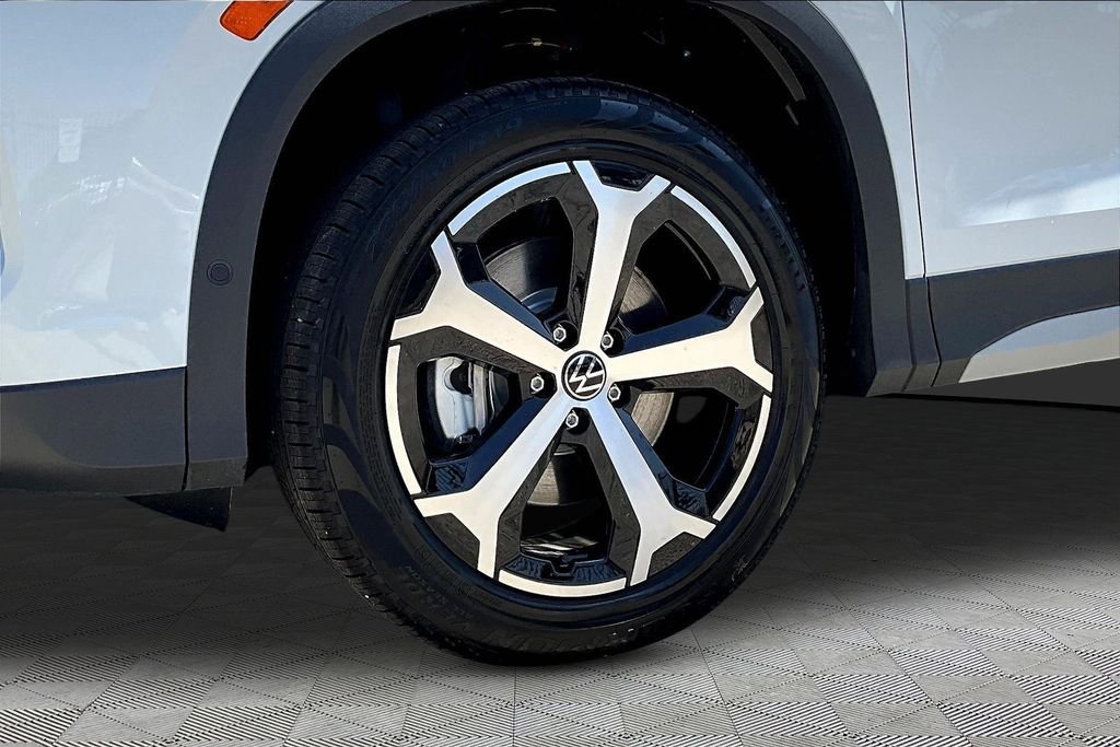 New 2026 White Volkswagen 2.0T SE image 33
