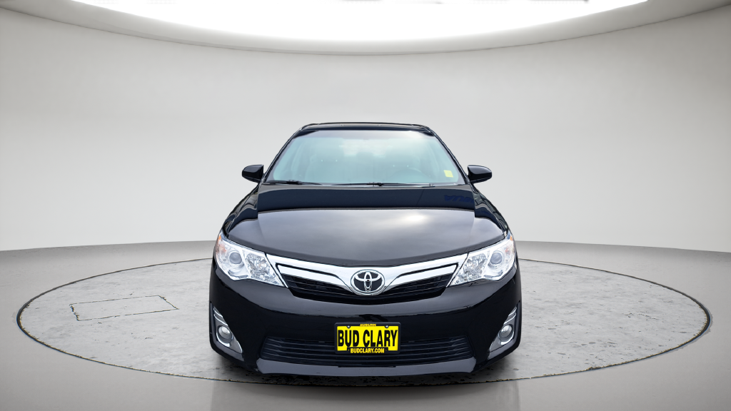 Used 2014 Black Toyota XLE image 2