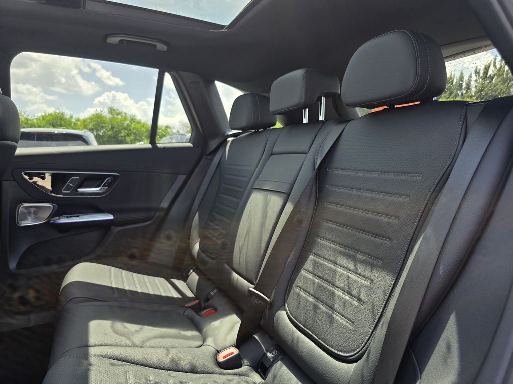 New 2026 Polar White Mercedes-Benz GLC 300 image 14