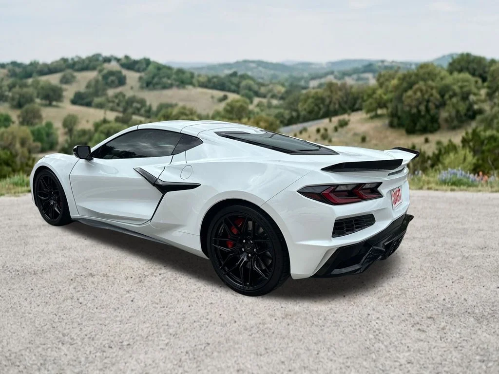Used 2025 White Chevrolet Z06 image 7