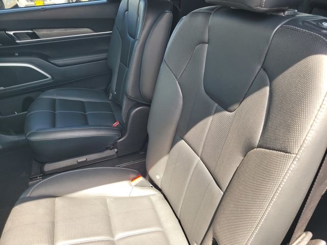 Used 2022 Green Kia EX image 15