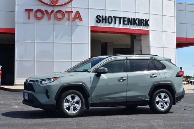 2020 Toyota RAV4 XLE AWD's photo