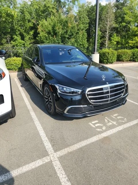 Used 2022 Black Mercedes-Benz S 580 image 2