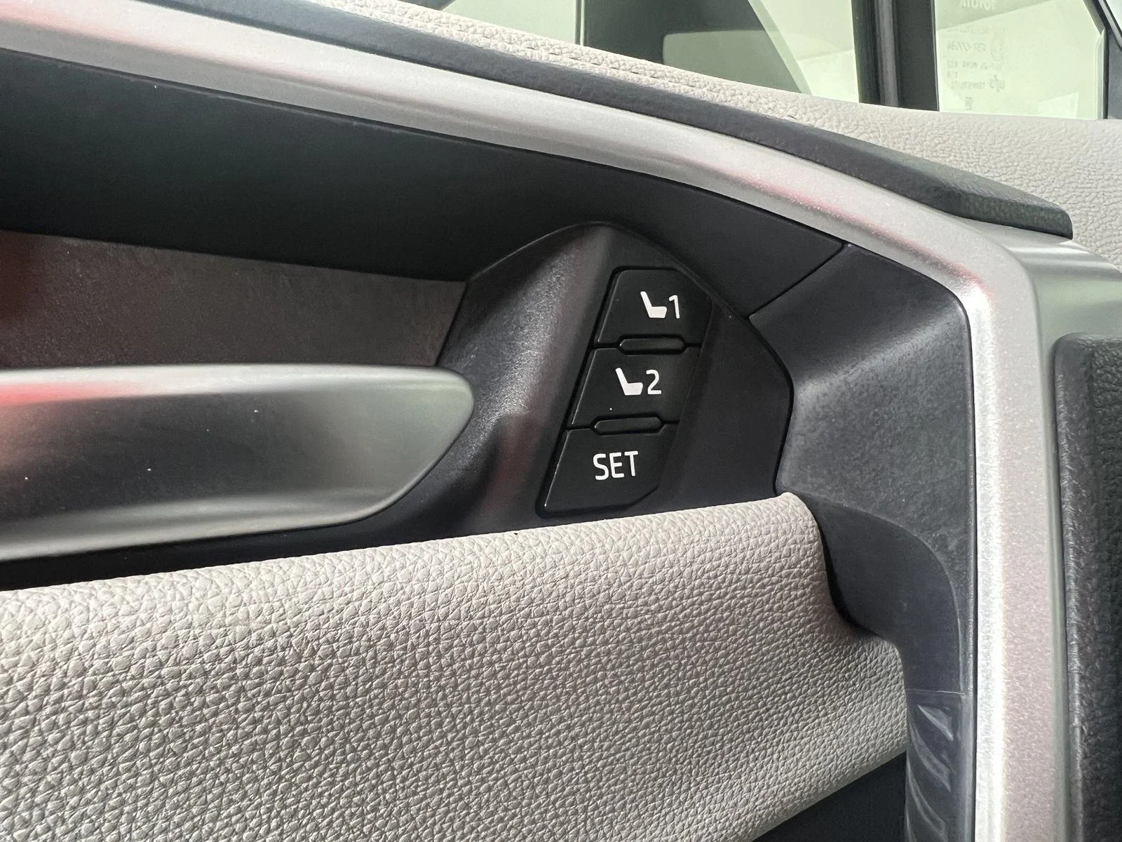 Used 2024 Wind Chill Pearl Toyota Limited image 15