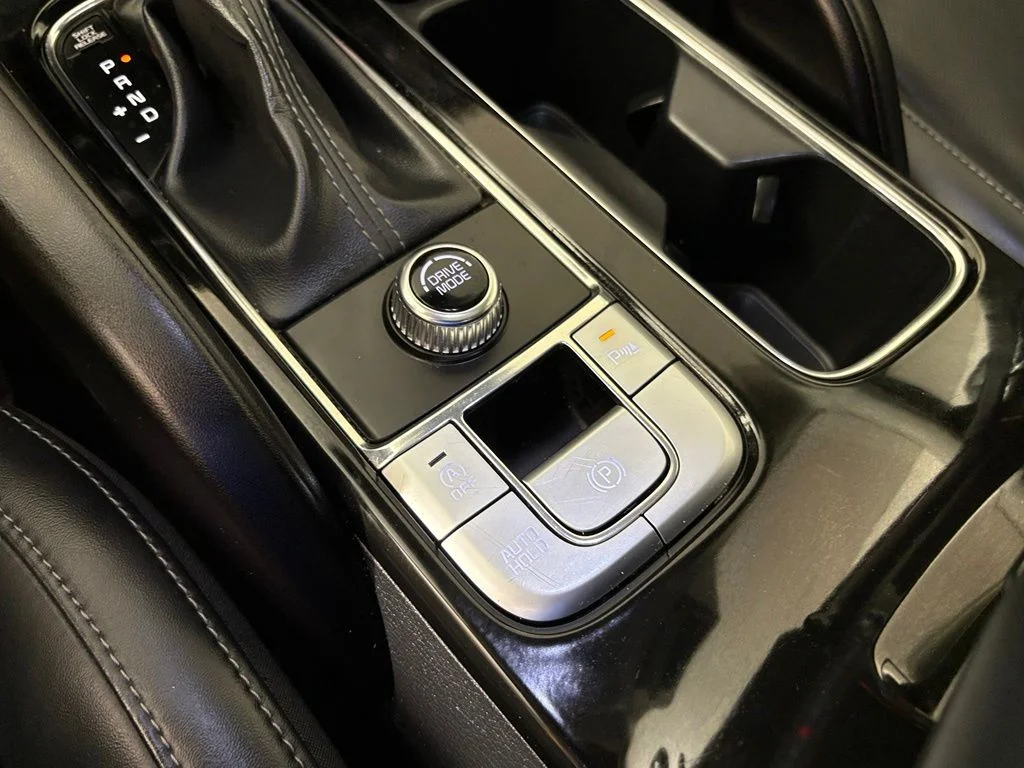 Used 2025 Silver Kia S image 32