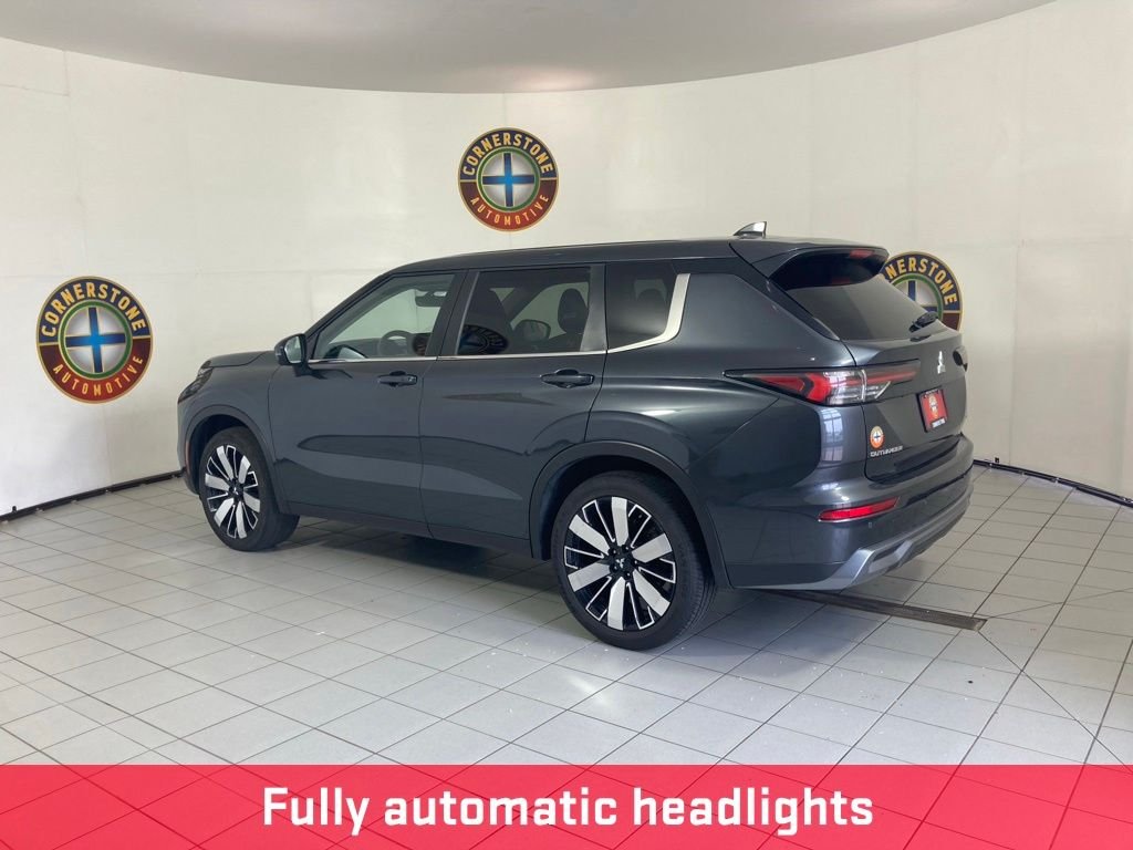 Used 2025 Gray Mitsubishi SE image 20
