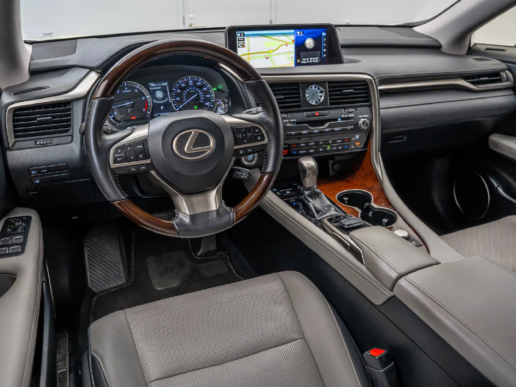 Used 2019 Eminent White Pearl Lexus 350L image 4