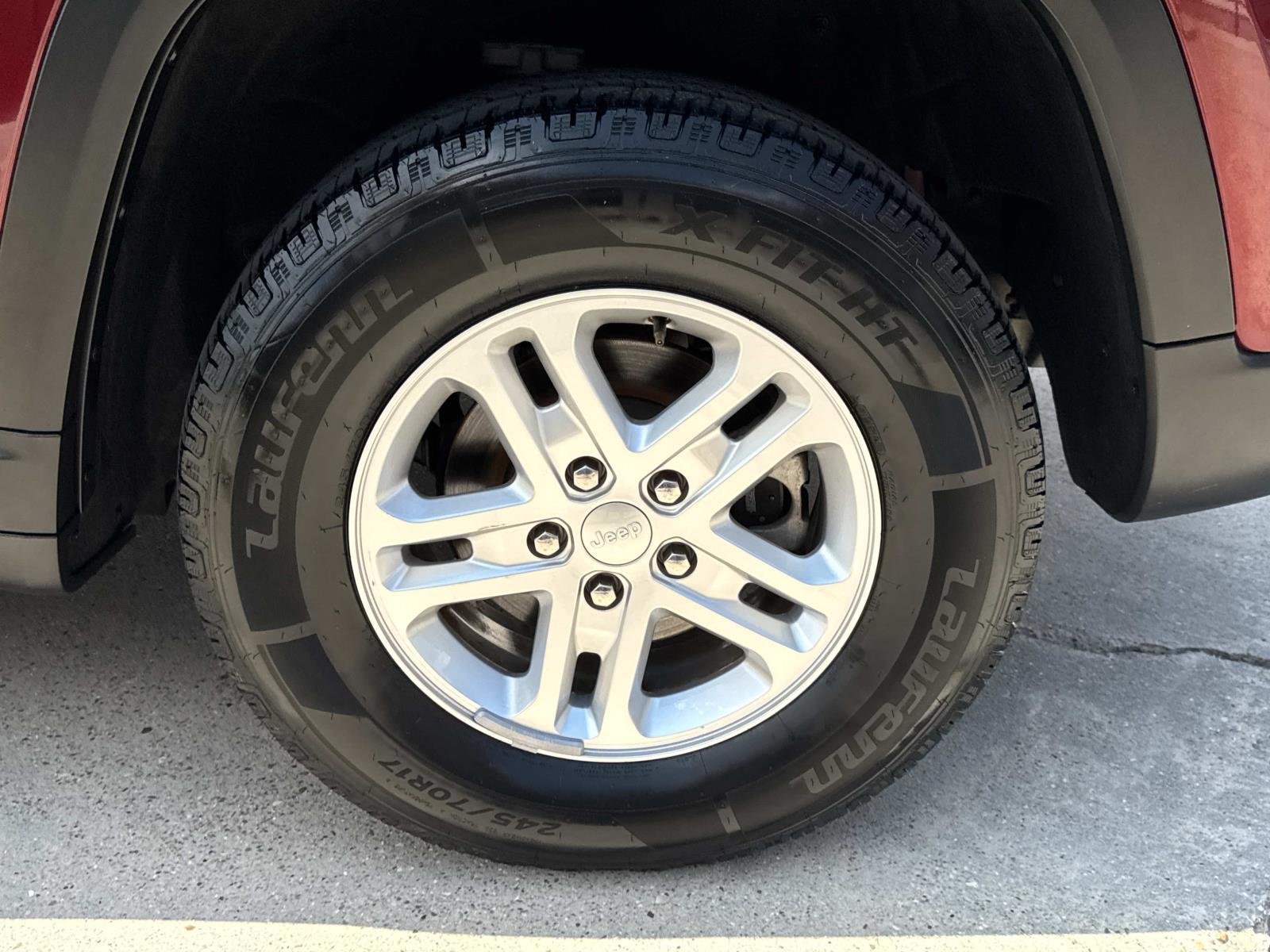 Used 2024 Velvet Red Pearlcoat Jeep Laredo image 4