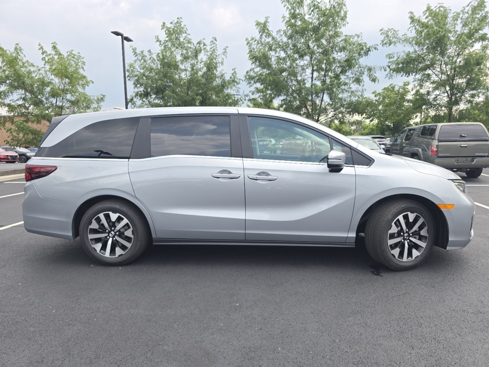 New 2026 Solar Silver Metallic Honda EX-L image 18