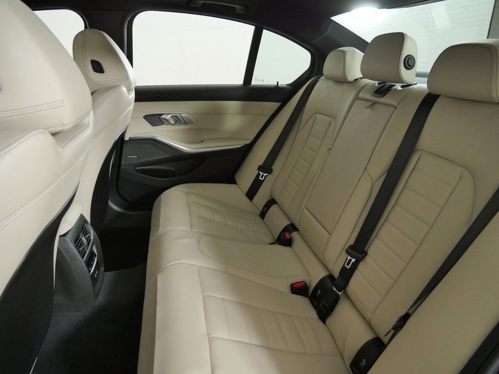 New 2026 Black Sapphire Metallic BMW 330i xDrive image 31