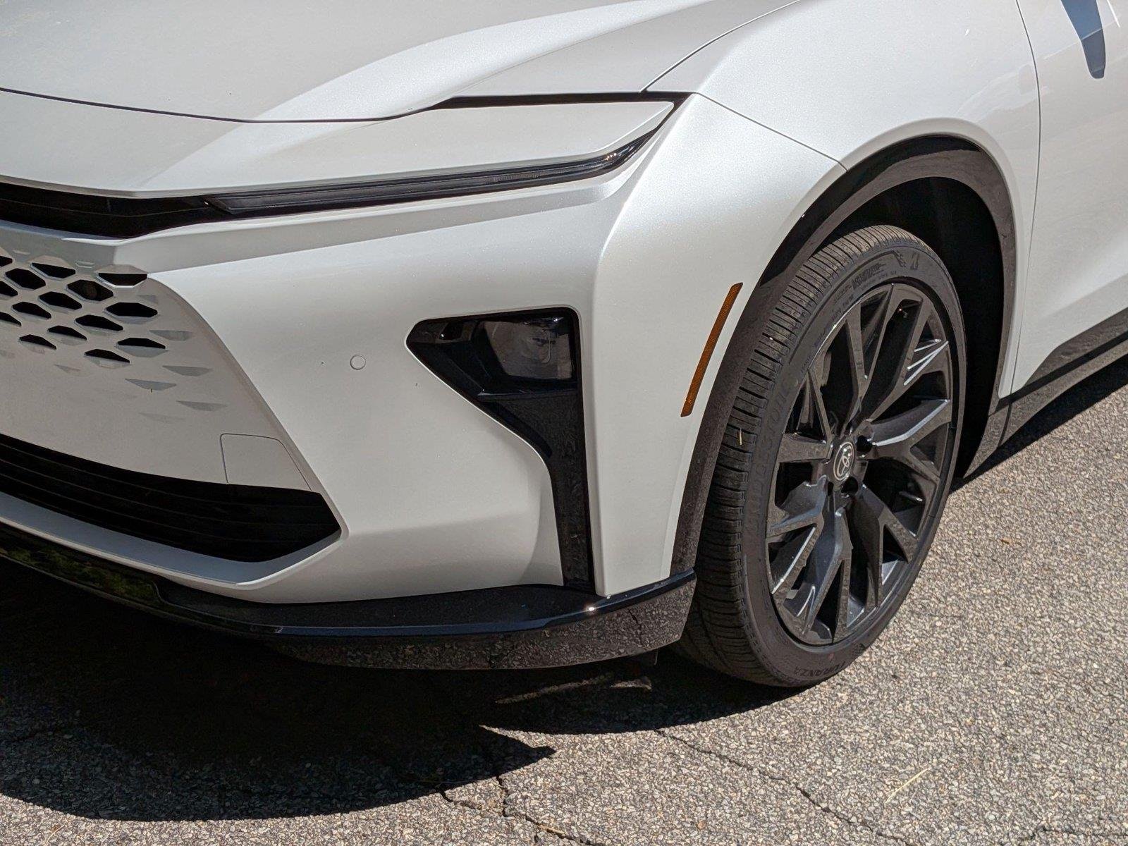 2025 Toyota Crown Signia Limited - Photo 9