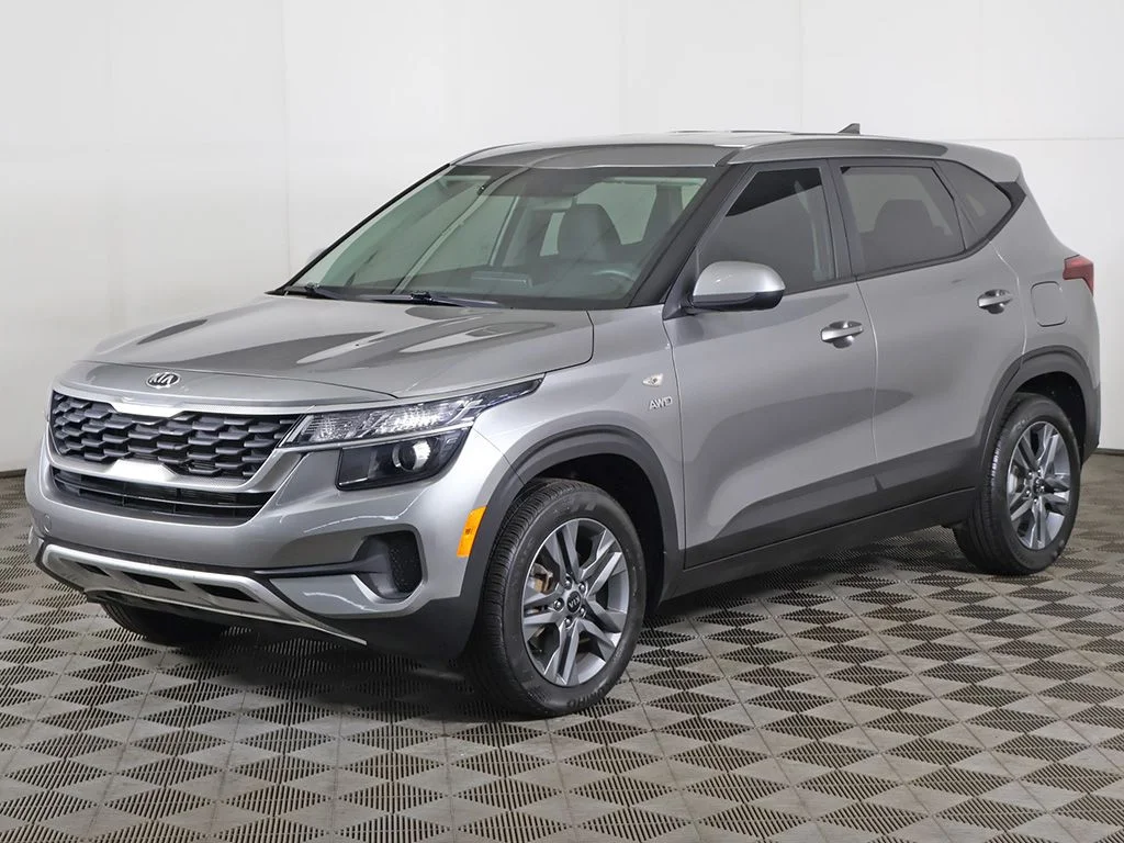 Used 2021 Gray Kia LX image 5