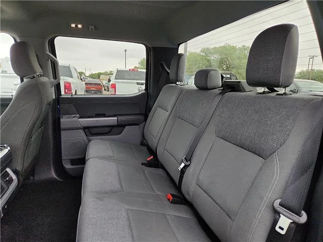 Used 2024 Atlas Blue Metallic Ford XLT 4x4 SuperCrew Cab 5.5 ft. box 145 in. WB image 9