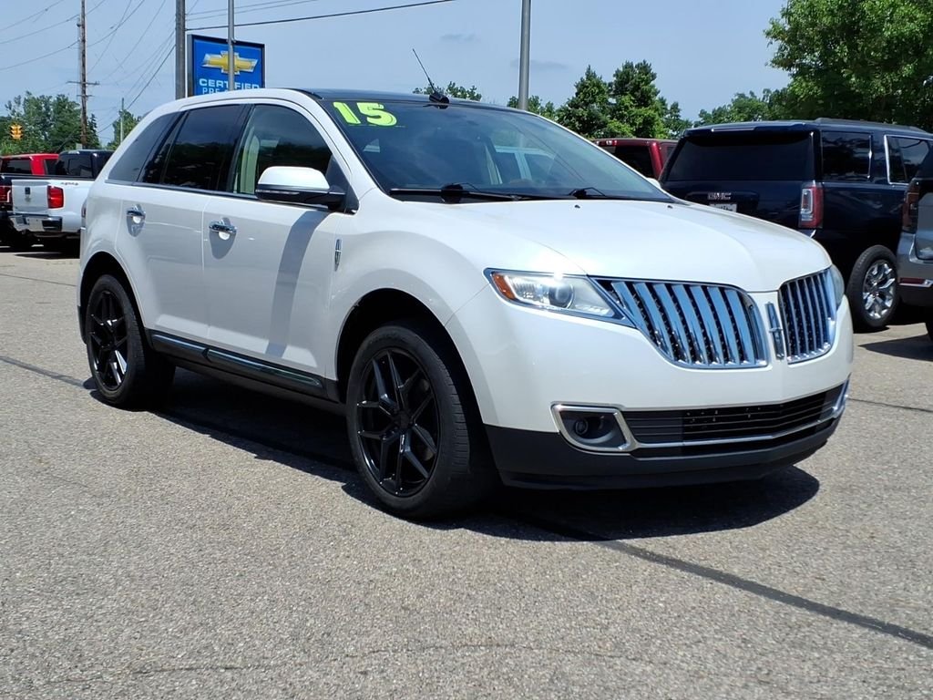Used 2015 White Lincoln Base image 3